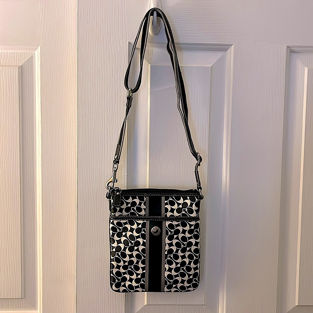 Coach blk & wht crossbody bag.